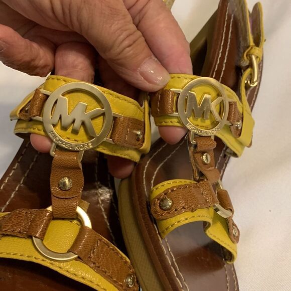 Michael Kors size 8 mustard color sandals/heels - Picture 10 of 11